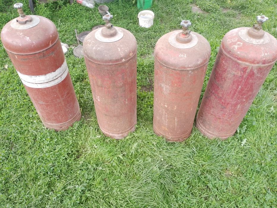 Продам 4 газових балонів