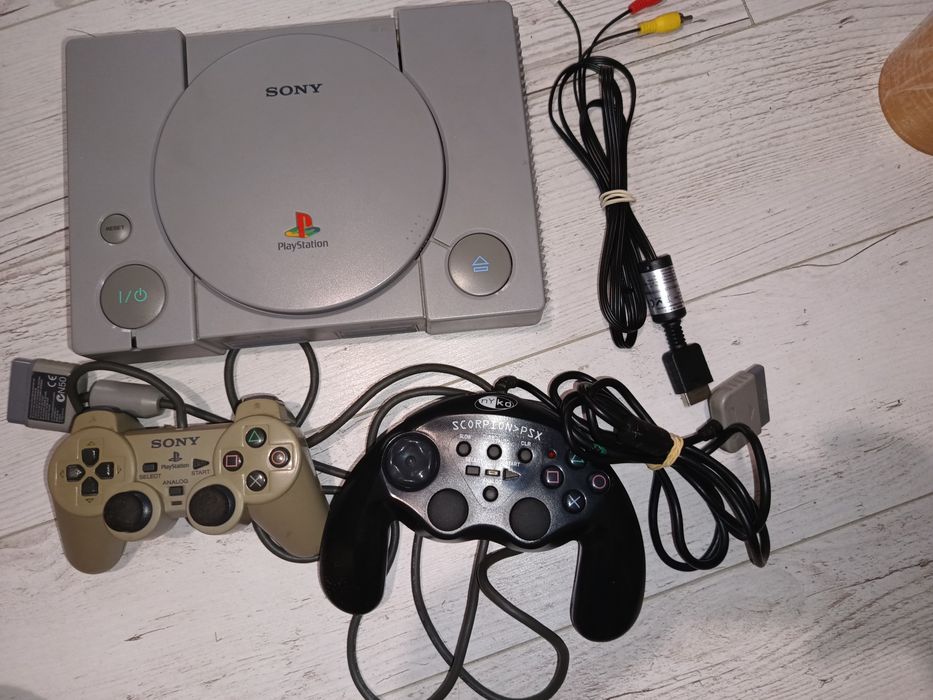 PlayStation 1 psx 9002+ 2 pady+ kabel tv