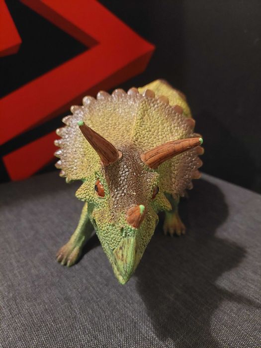 Figura dinozaur Triceratops