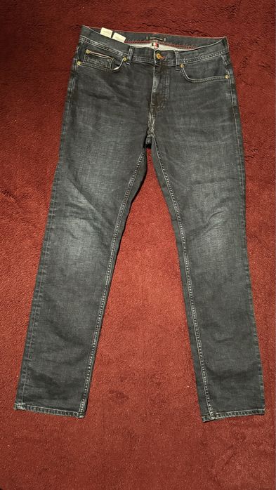 Джинси на підлітка Томі Хілфігер