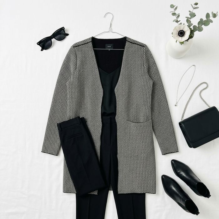 Czarno biała narzutka z kieszeniami M 38