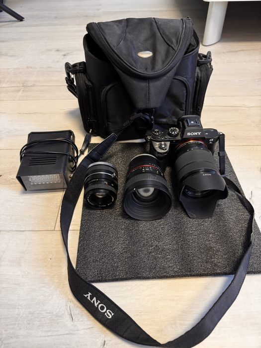 Sony A7 III + Sony FE-28-70mm OSS + 2 obiektywy + statyw + torba + ładowark, gotowy zestaw