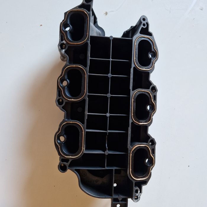 Kolektor ssący 3.6 v6 pentastar 2014 r