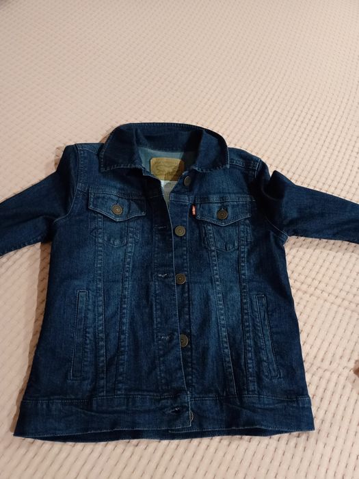 Botas menina e sapatilhas