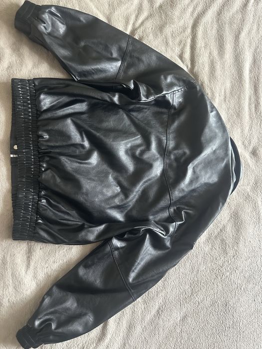 Бомбер bershka xs еко шкіра