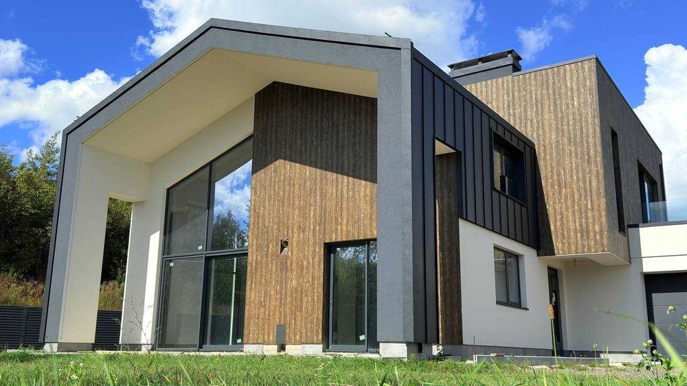 Просторий будинок, котедж в КМ