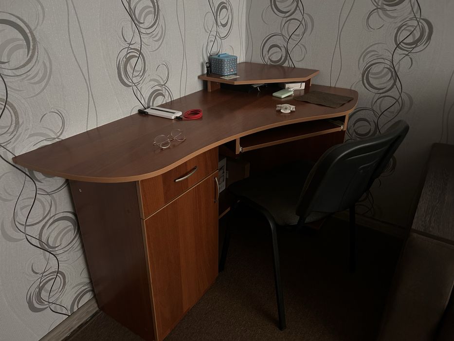 Стіл писмьовий б. У . Самовивіз