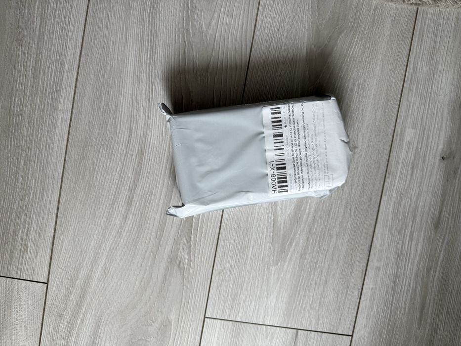 Продам оригінальний чехол на телефон та загартоване скло.