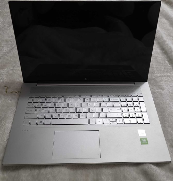 Laptop HP Envy Intel Core i7 1.30GHz 32 Gb RAM 500GB SSD 17''