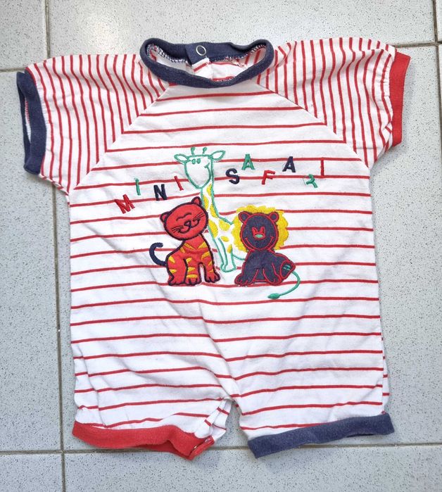 White, red and blue short-sleeved baby romper with animal pattern, cotton, 1 month