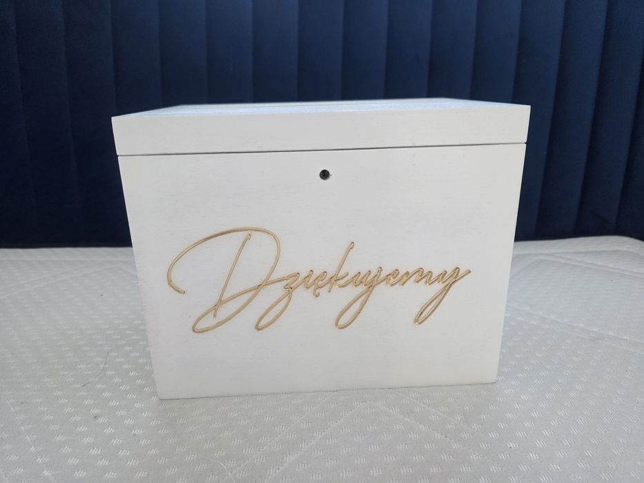 Pudełko na koperty ślubne / Skrzynka ślubna – Biała ze złotym napisem