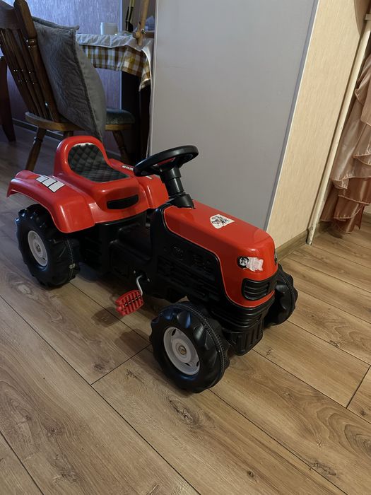 Трактор дитячий з педалями