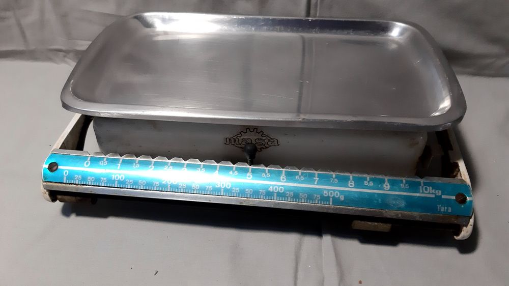 Balança vintage a funcionar