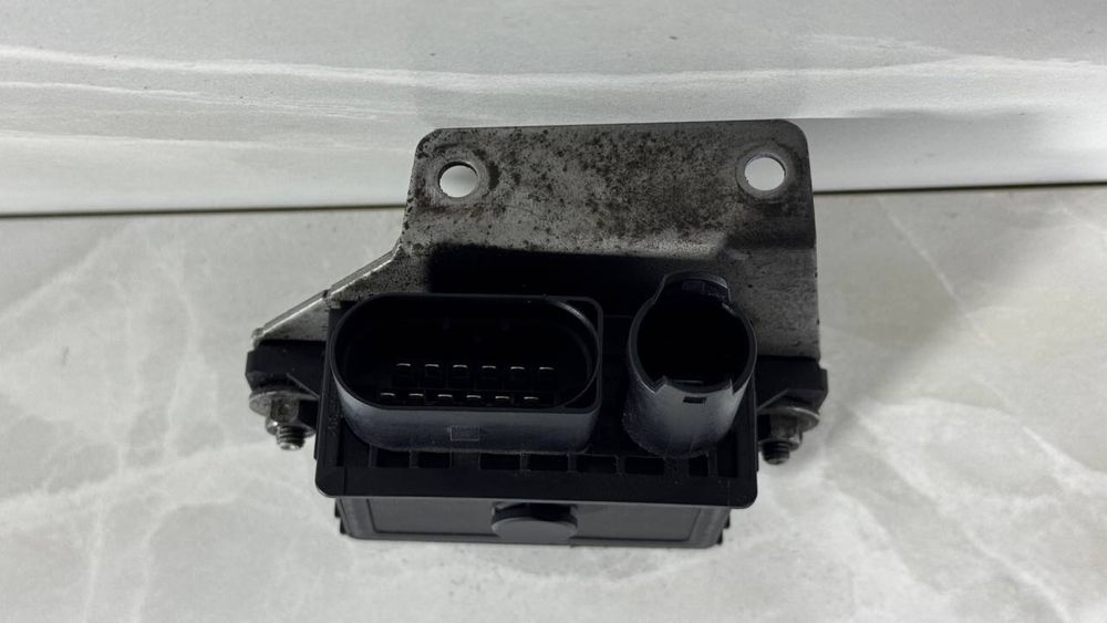 Реле свічок накалу БМВ Е90 Е60 Е91 Е61 N47D20 Реле свечей н47 2.0 Шрот