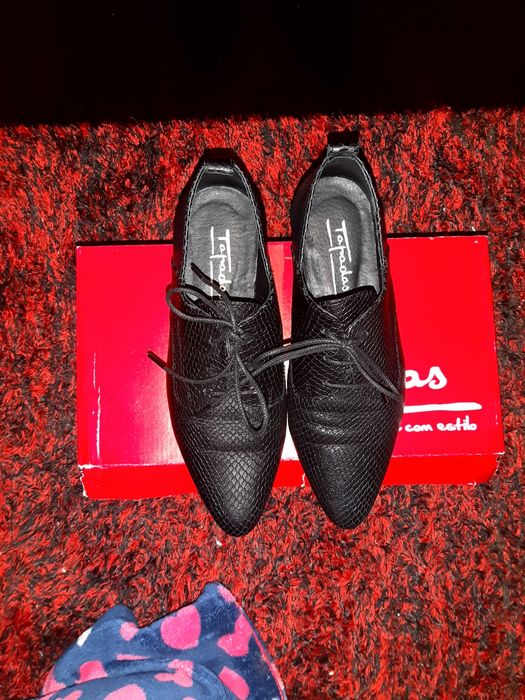 Sapatos clássicos em pele