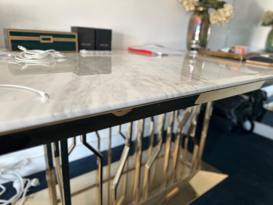 Mesa de sala ou secretaria