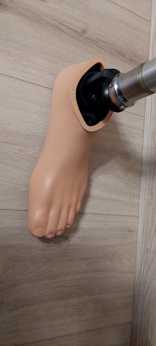 Proteza nogi lewej