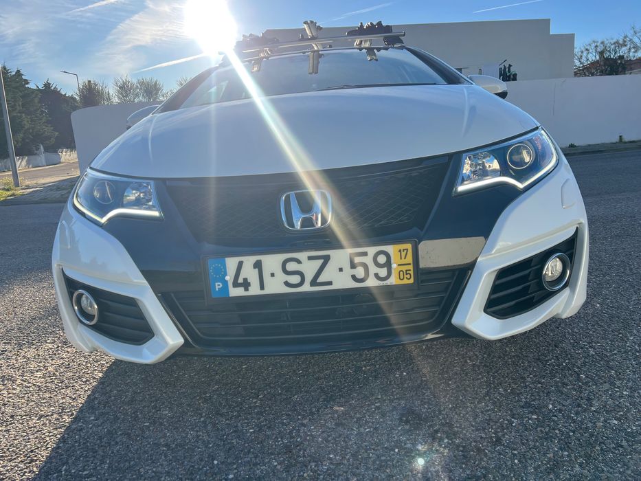 Honda civic I-DTEC de garagem
