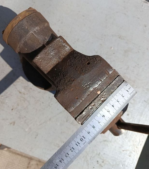 тиски слесарные 80 мм тиски  СССР