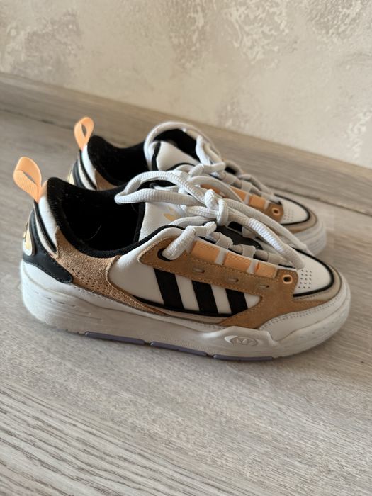 Кросівки adidas!Оригінал!Шкіра.