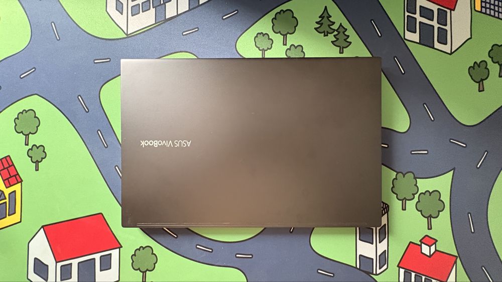 Laptop Asus Vivobook 15 (Z pudełkiem i zestawem kabli)