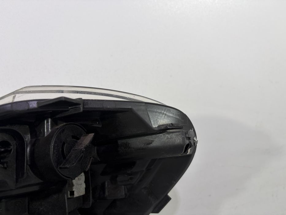 Renault clio iii 3 lift lampa przód przednia prawa europa uszkodzona