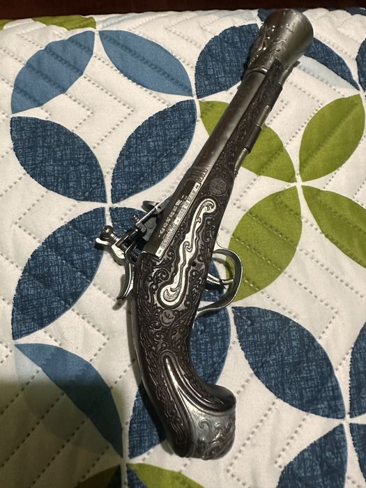 Replica de pistola antiga