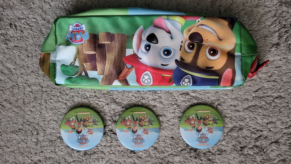 Nowy Piórnik + 3 przypinki Psi Patrol