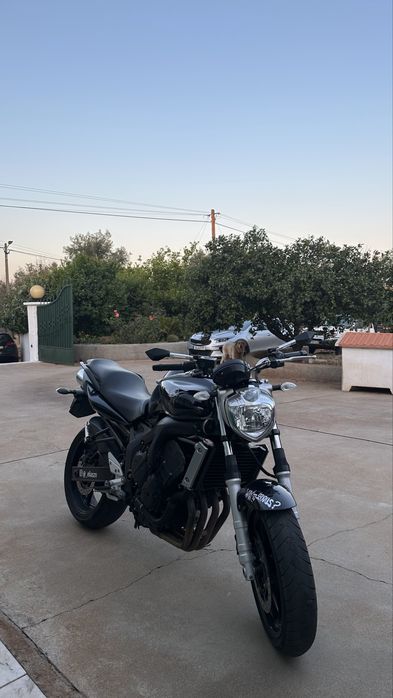 Vendo ou Troco Yamaha FZ6N em excelente estado, moto muito bonita e bem cuidada.