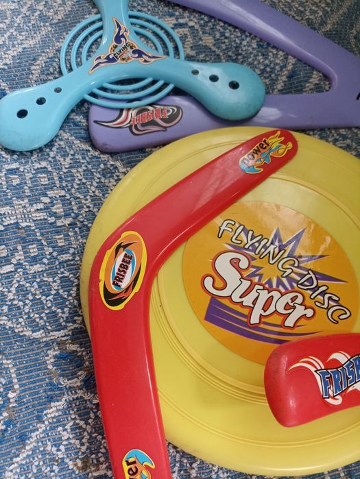 Набір з фрісбі та бумерангів