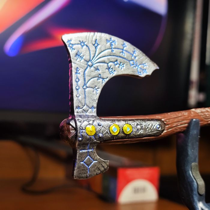 Подставка-держатель для геймпада в стиле God of War