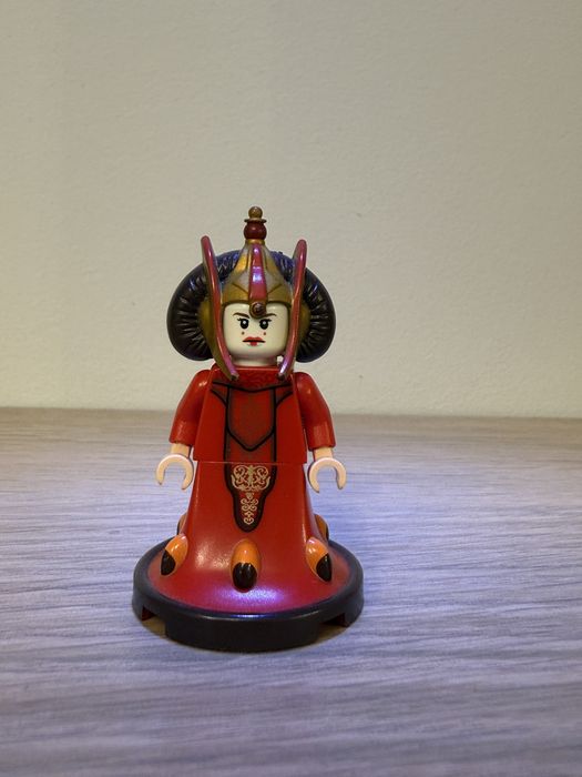 Lego Star Wars minifigurka Queen / Królowa Amidala sw0387