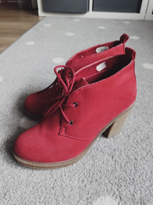 Botki na słupku 37 wiązane czerwone
