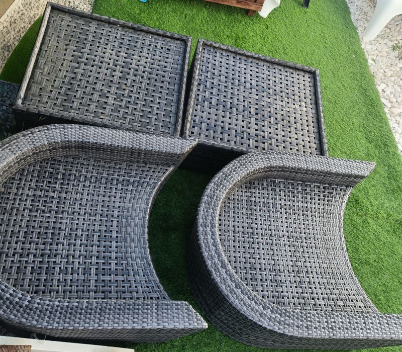 Bancos de jardim são 2 de cada