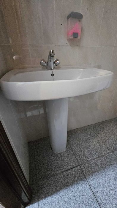 Lavatório + torneira e sanita!