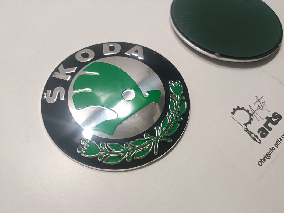Emblema Símbolo Logotipo Skoda Capô Liso 90mm