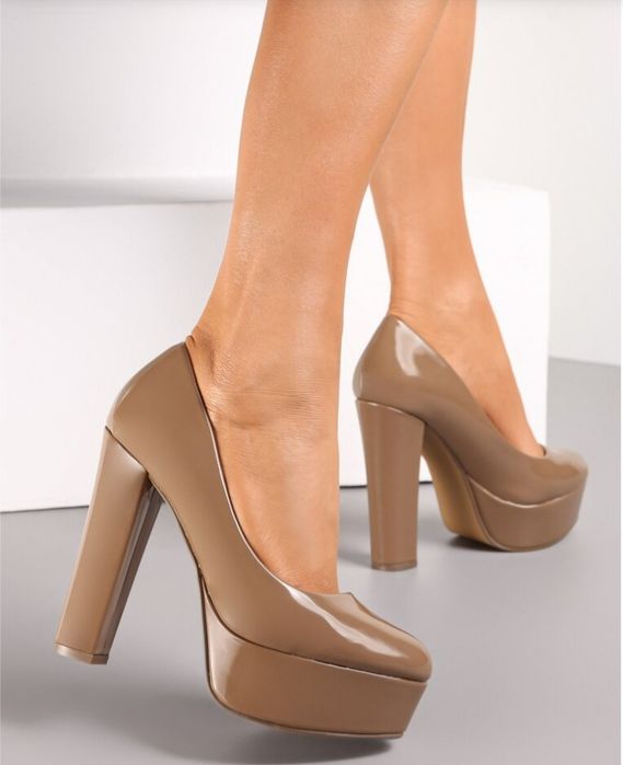 Czarne buty na obcasie