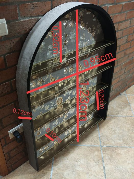 Móvel expositor em madeira