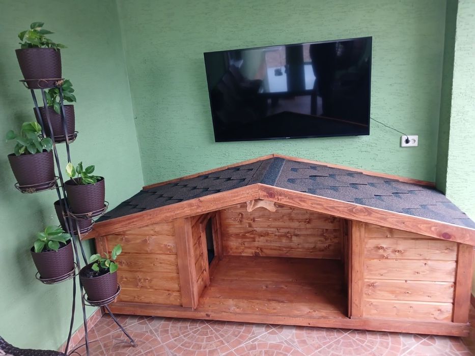 Будки для собак та котів