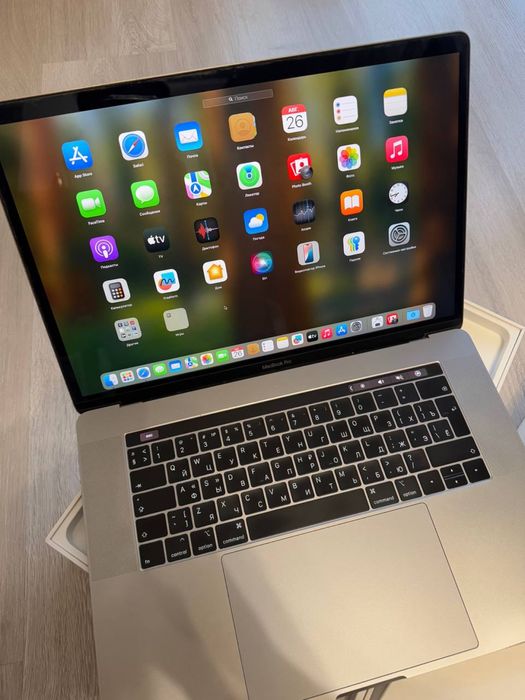 macbook pro 15 (2019 рік) 250 Gb touch bar офіційний