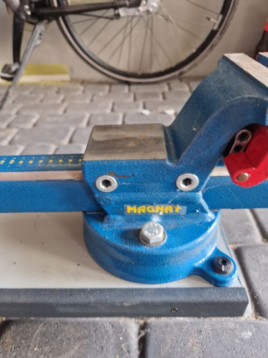 Imalo z podstawą do samochodu dostawczego