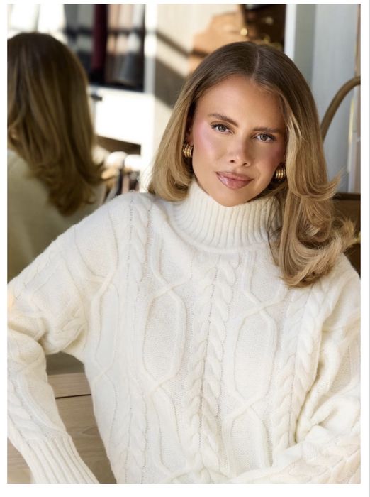 Светр білий зимовий