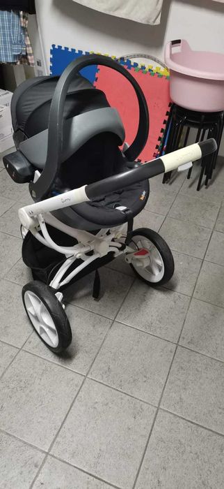 Carrinho Bebé Quinny Moodd Black Irony + ovinho Besafe Izi Go modular