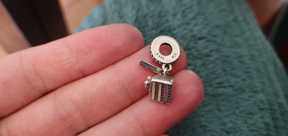 Charms zawieszka Pandora kawałek tortu  urodziny