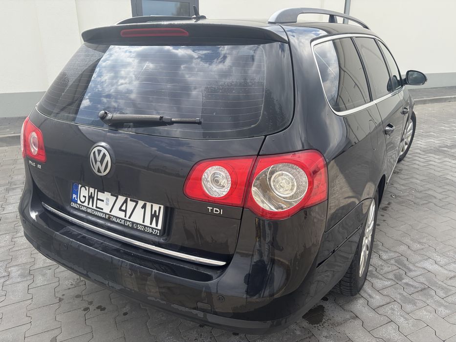 Volkswagen Passat B6  1.9TDI 105KM Monitory w Zaglowkach Czarny