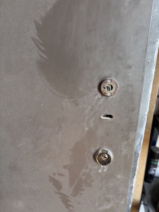 Входная Дверь с Замком