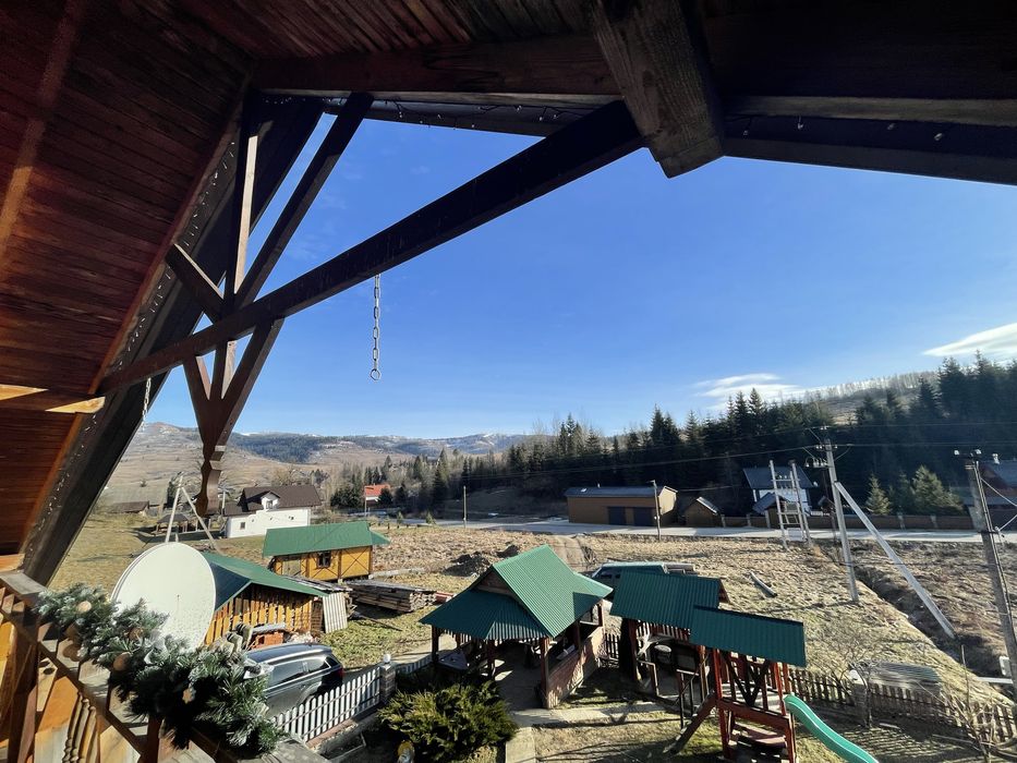 Оренда котеджу  “Carpathian dew” на 8-10 осіб у Карпатах!