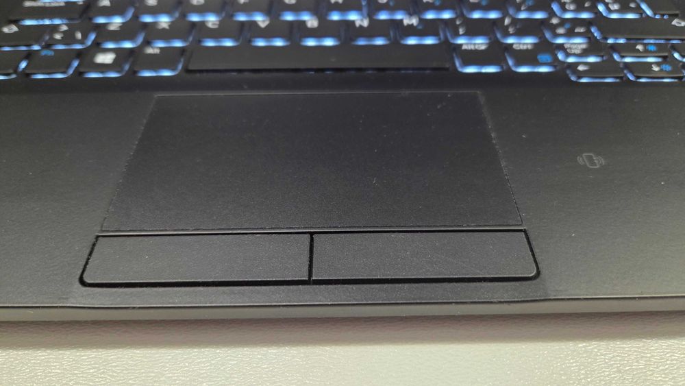 MOCNY Dell Latitude 7390 i7 8650U ram 16GB dysk 256SSD FHD IPS Laptop