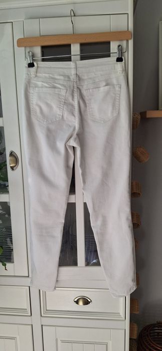 Biale damskie spodnie rurki skinny XS 

Pas 70cm 
Długość 90cm