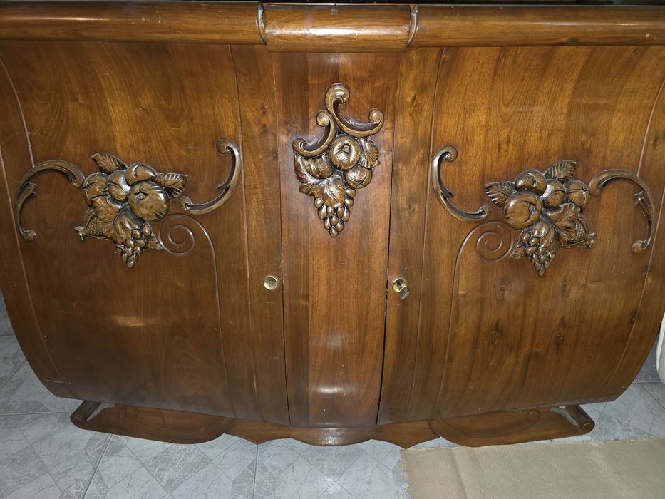 Vendo Aparador em Madeira Maciça  (Cereijeira)